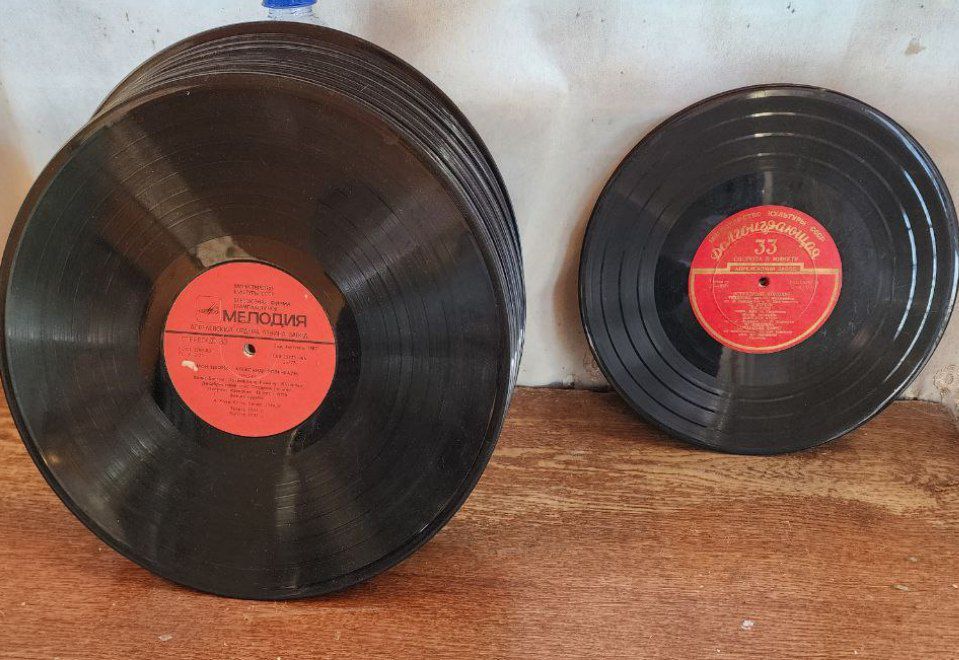 Продается пластинки и магнитные ленты