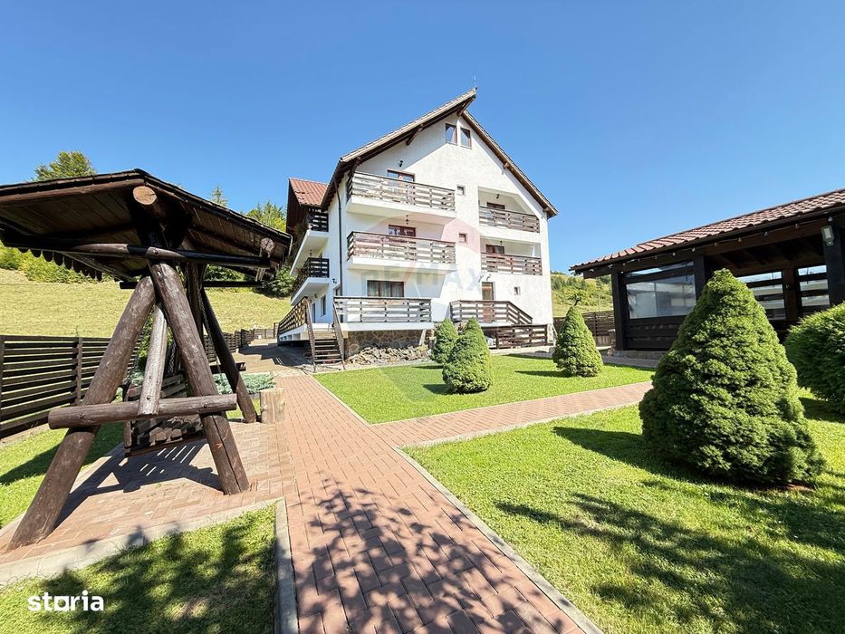 Pensiune cu 14 camere de vânzare Bucovina lângă pârtia Pojorata Malini