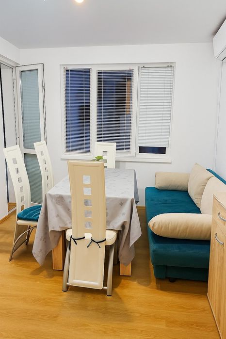 Тристаен апартамент под наем в Център