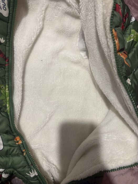 Детски космонавт на динозаври като нов