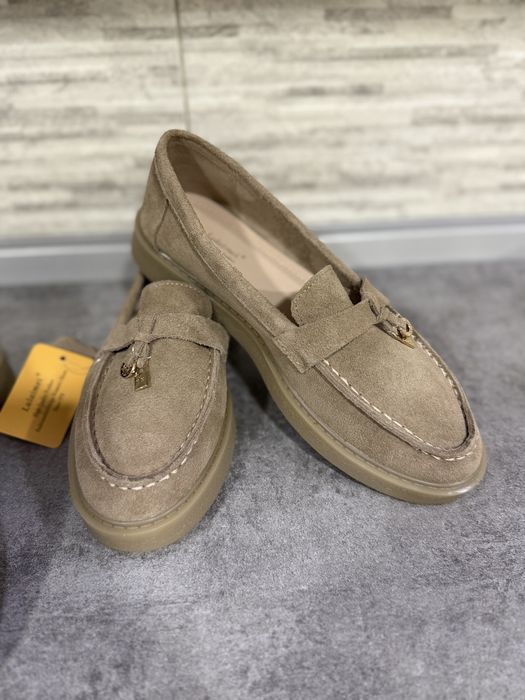 Лоферы из замши новые.