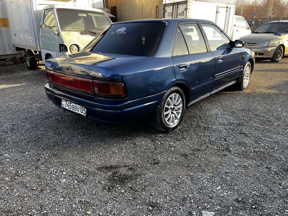 Mazda 323.   1.6