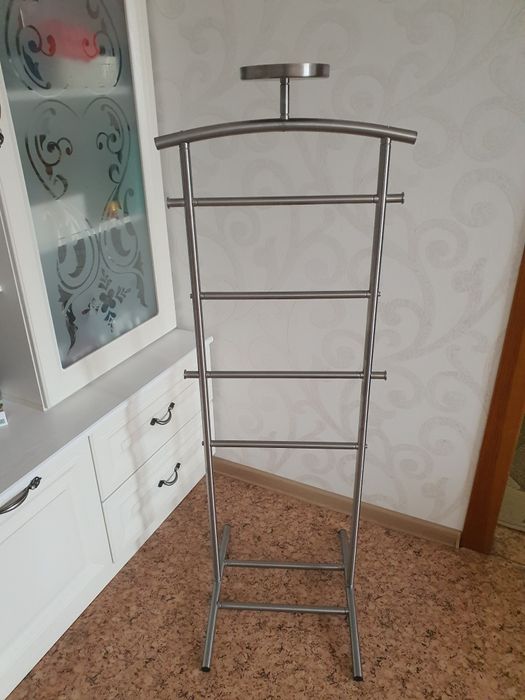 Вешалка для одежды, немой слуга