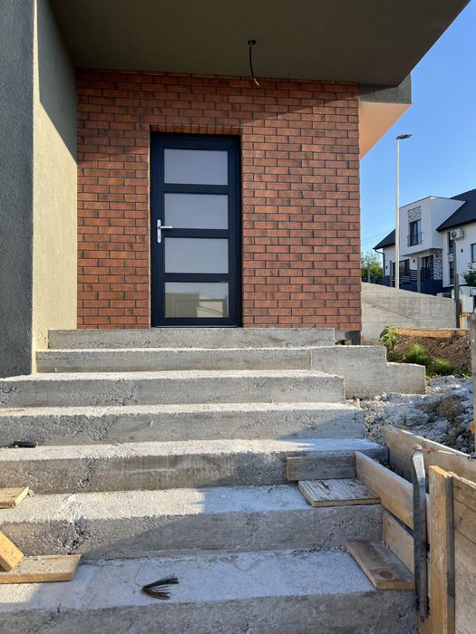 Duplex tip casă individuală – intrări opuse, 112 mp + terasă 25 mp