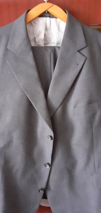 Продам новый костюм