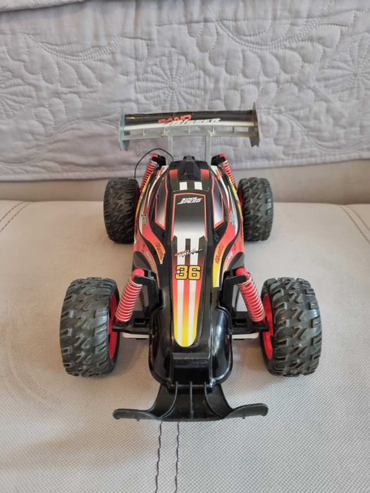 Masina cu telecomanda Kool Speed, funcționează fără probleme.