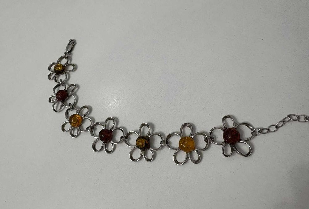 Серебряный браслет с янтарём