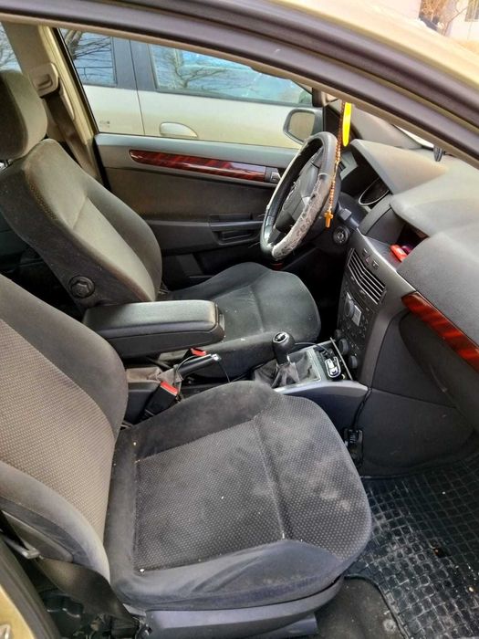 Vând urgent Opel Astra H 1.8 benzină.