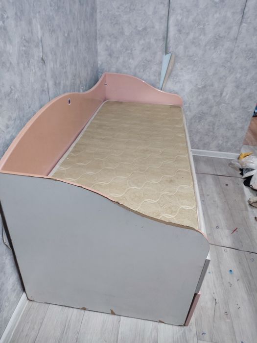 Кровать детская, с матрацем