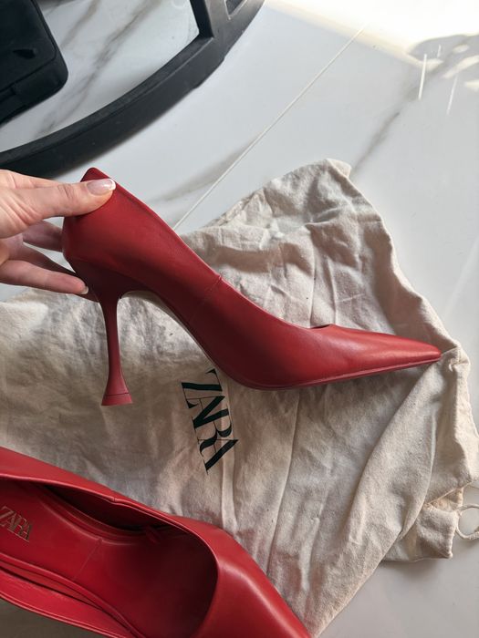 Обувки на висок ток Zara 39, червени, изключително удобни