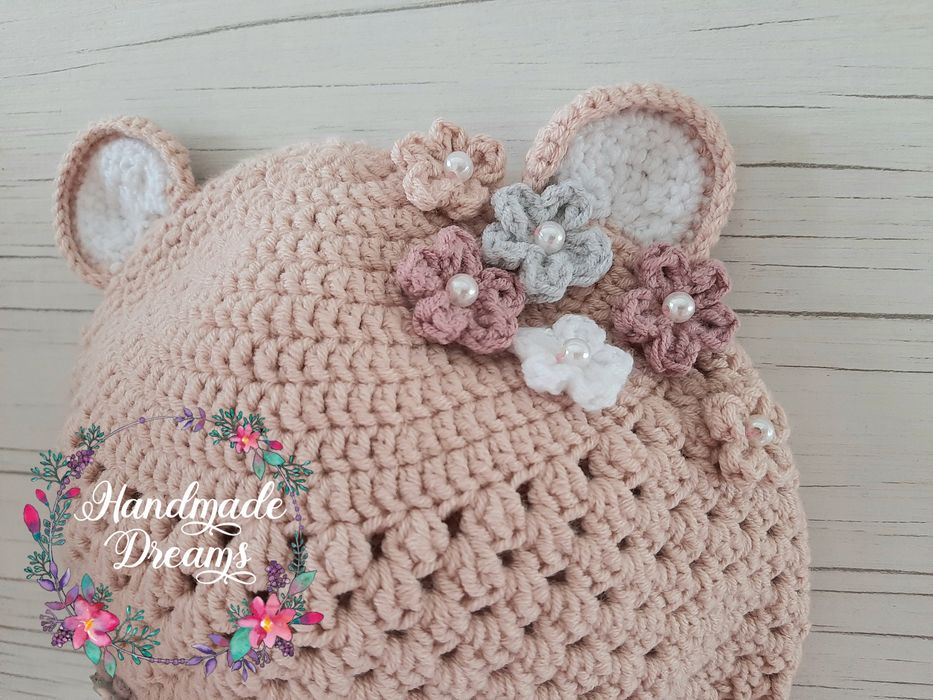 Плетени детски, дамски шапки и шалове