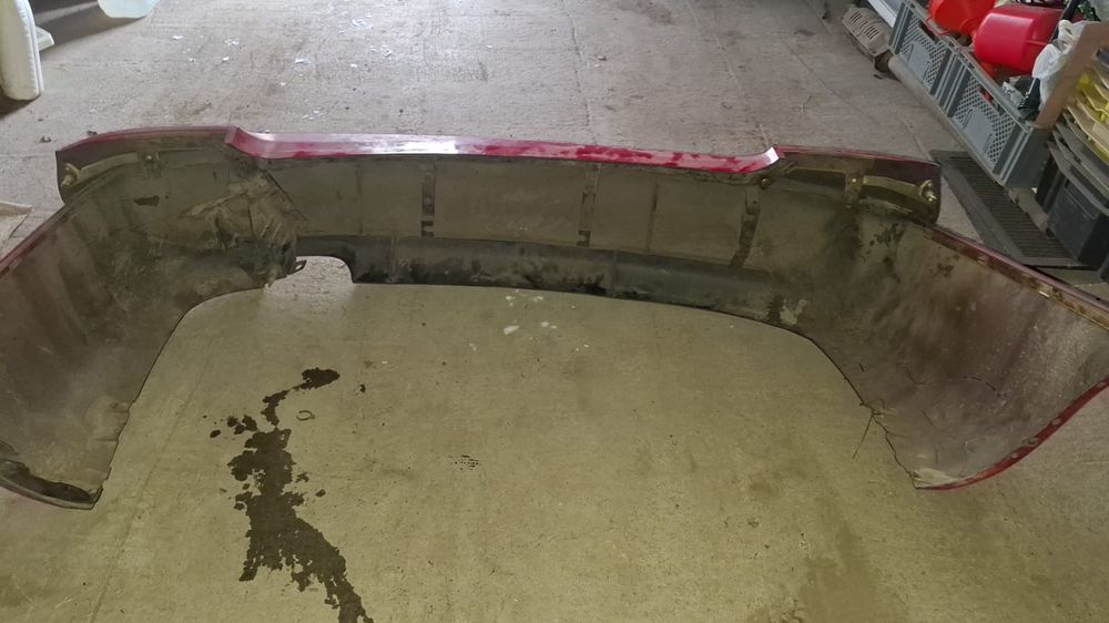 Продам консоль, подлокотник, бампер