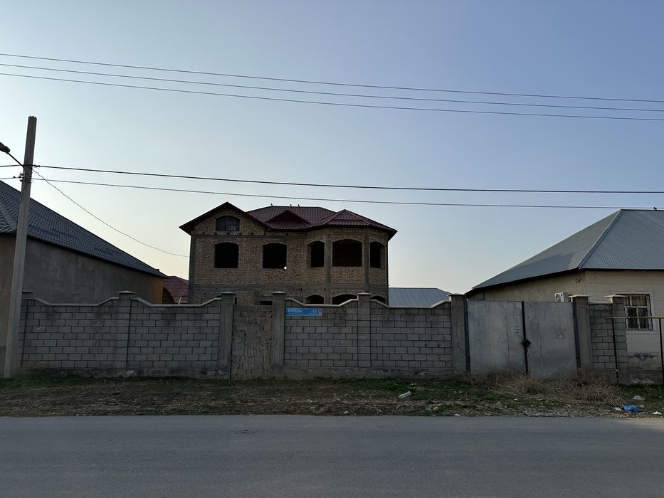 Двухэтажный дом Комунизм