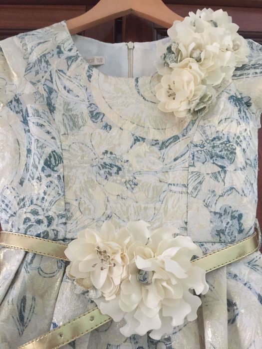 Платье нарядное продам р140-146