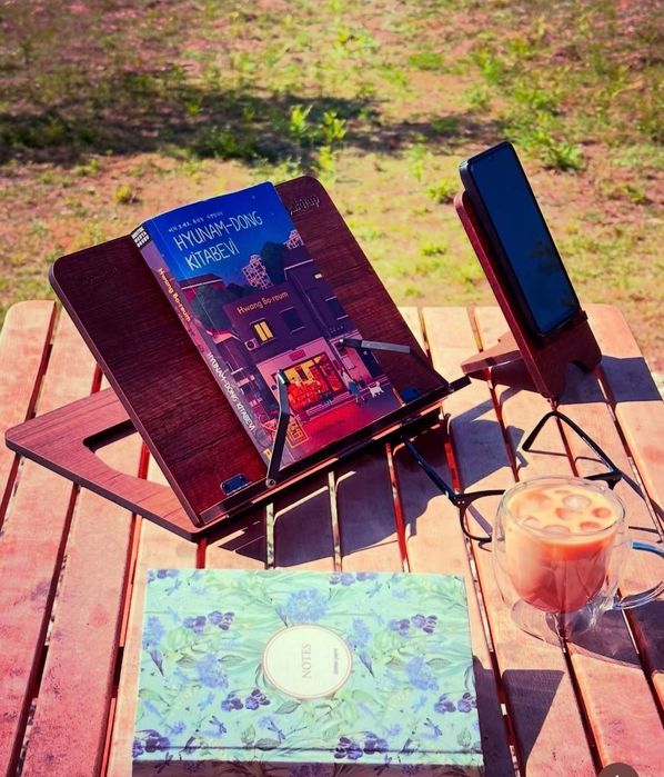 Стойка за четене на книги