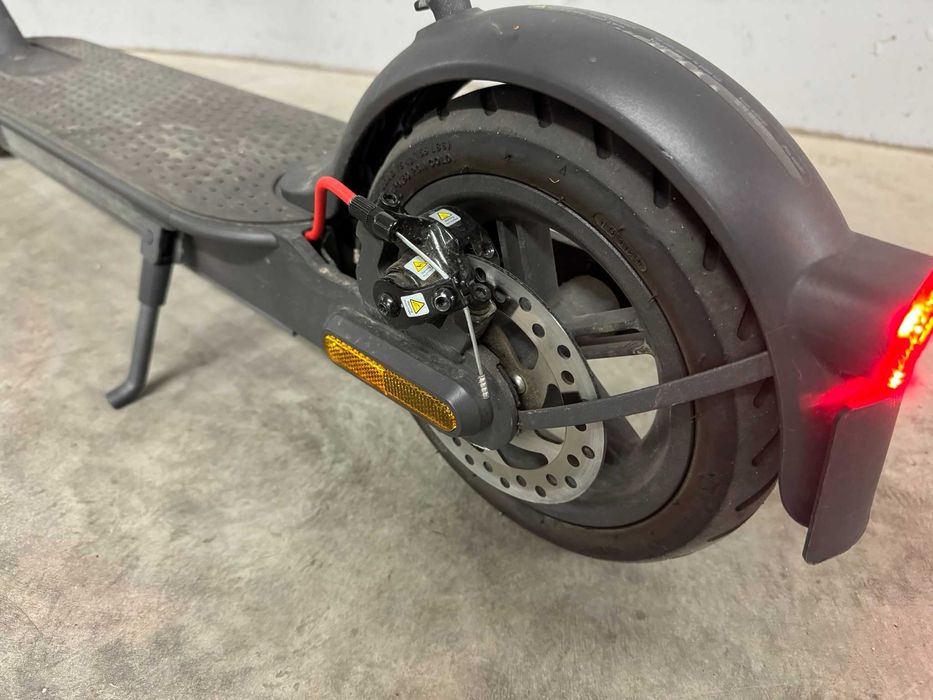 Vând Xiaomi Mi Electric Scooter Pro 2 în stare impecabilă