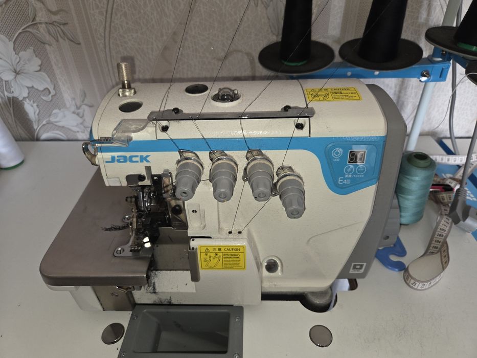 Продаются швейные машинки Jack A4B и Jack E4S