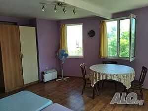 Дава се под наем Едностаен апартамент в Варна, м-т Траката - 45 кв.м за 204 € - Снимка #1