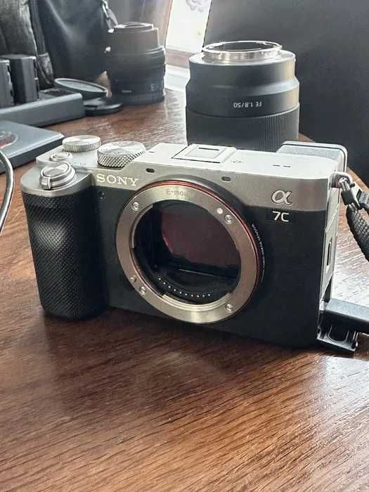 Vand Sony a7C fullframe + obiective si accesorii ca nou