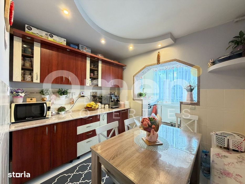 Apartament cu 3 camere decomandat, etaj intermediar,  zona Lidl Hotvon