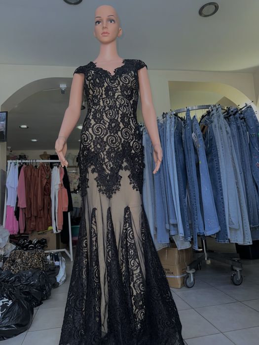 Официална рокля