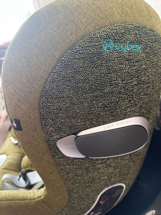 Столче за кола Cybex Sirona Z2 I-size plus + въртяща се isofix база