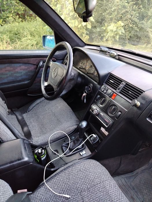 Продам срочно машина мерс сешка,