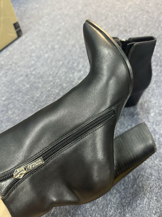 Botine Guess impecabile