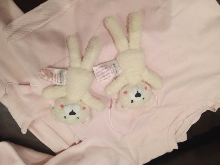 Ватиран розов  екип с мечета 8-9 г.- 16 евро.