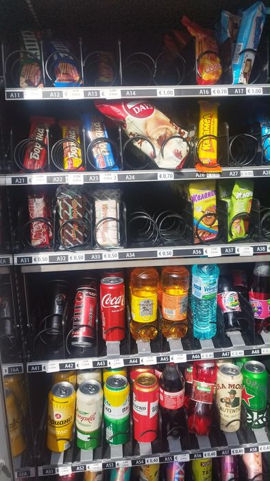 Вендинг машина за напитки и закуски Bvm 685 vending mashina