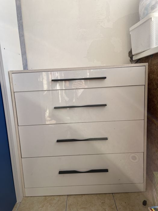 Срочно продам. Тумбочка