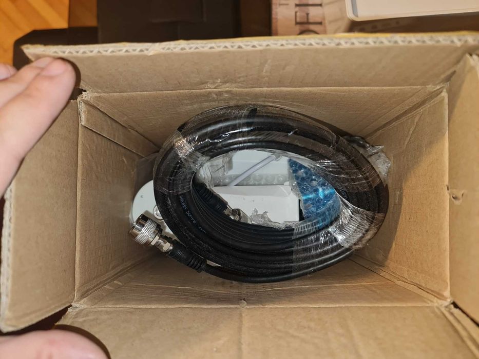 Чисто нов 4-бандов GSM / 3G / 4G усилвател на сигнал (Рипитър)