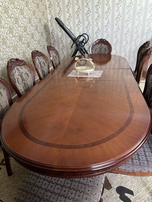 Стол со стульями