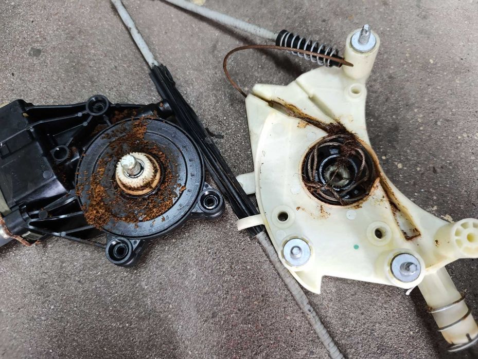 Macara geam electrica stanga dreapta fata Maserati Levante 670104204