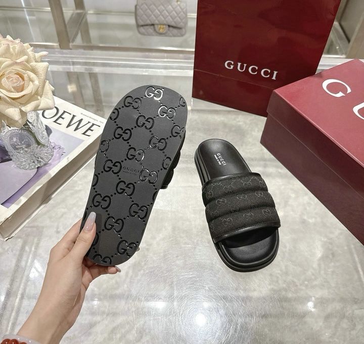 Slapi Gucci colectie noua