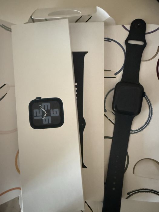 Смарт-часы Apple Watch SE