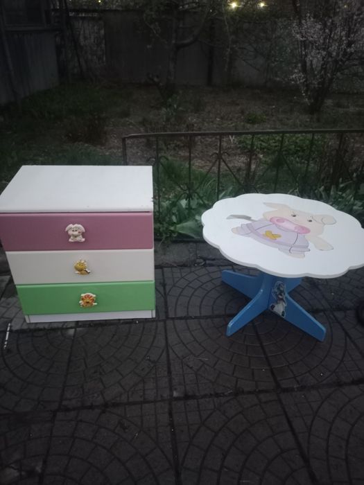 Детский комод и стол