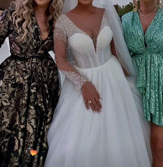rochie de mireasă superbă, stil prințesă, purtată o singură dată în ziua nunții.