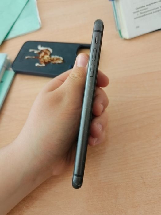 Обменяю Iphone 11 64гб на андроид