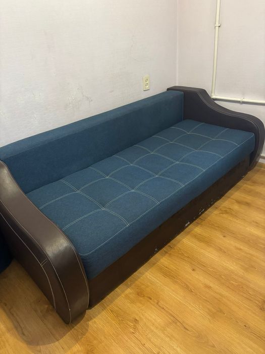 Продается диван в хорошем состоянии! !