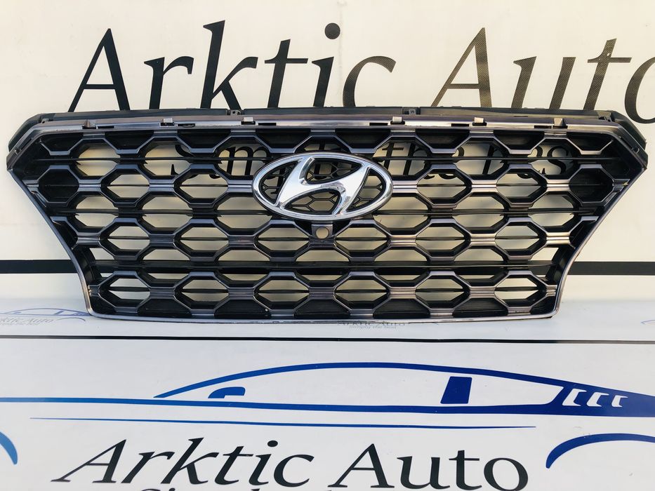 Grila radiator Hyundai Santa Fe după 2019 cod 86366-S1110