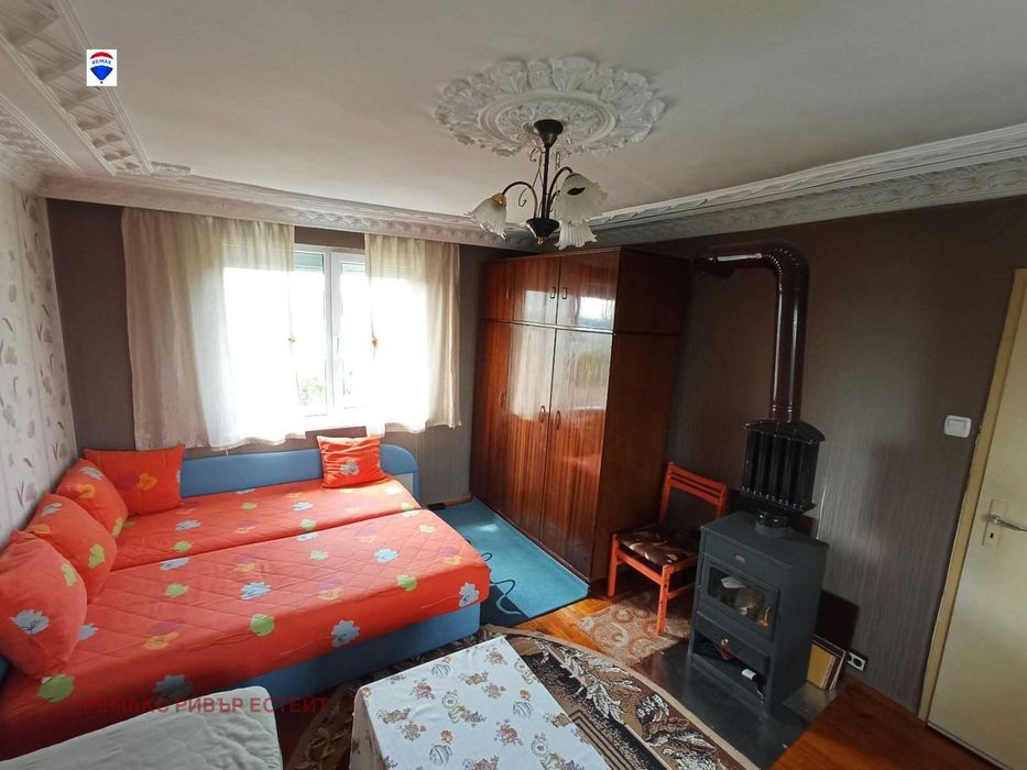 Къща на три етажа за продажба в гр. Мартен