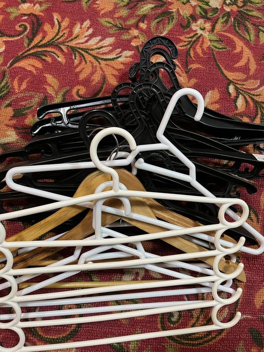 Набор вешалок для одежды, 19 штук.