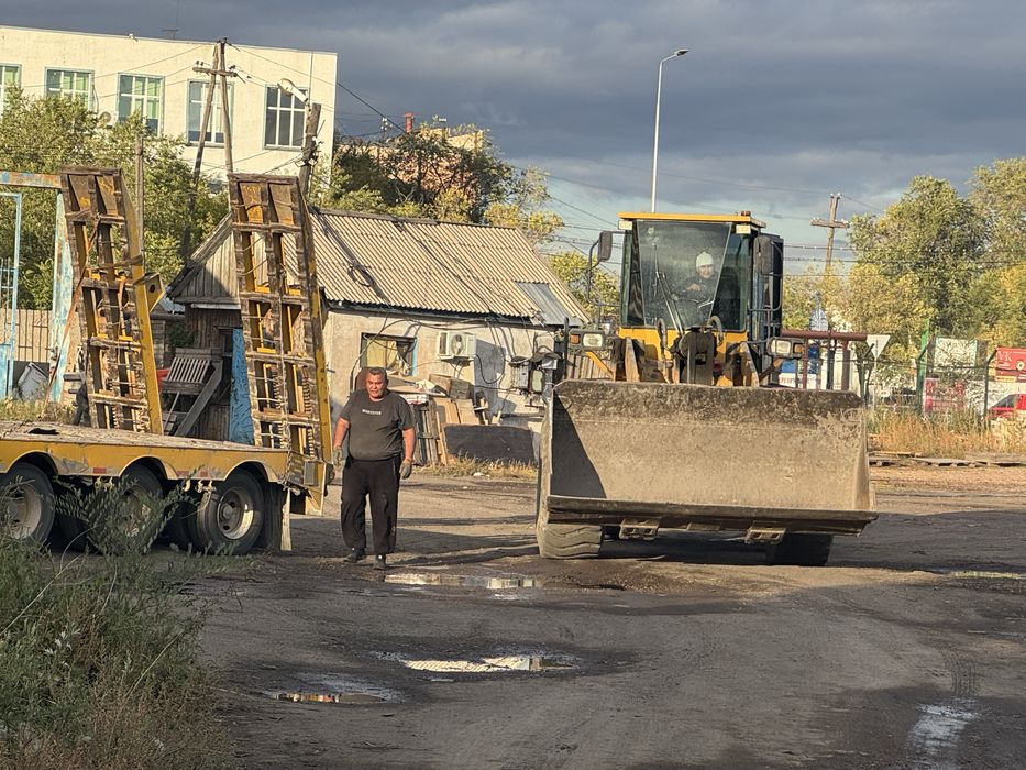Услуги погрузчика и сомасвалов