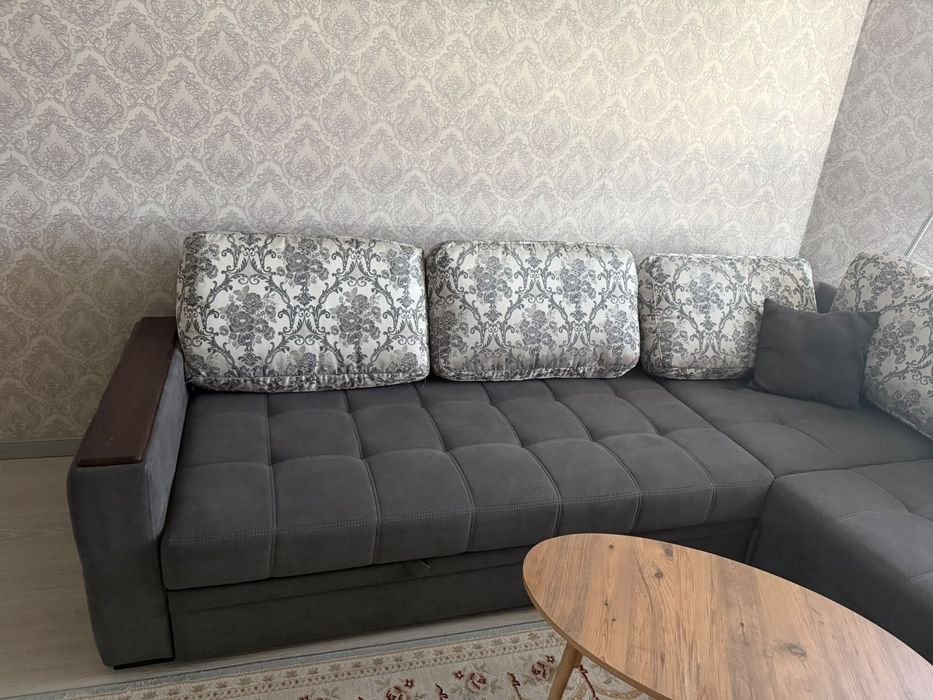 Срочно продам диван в отличном состоянии.