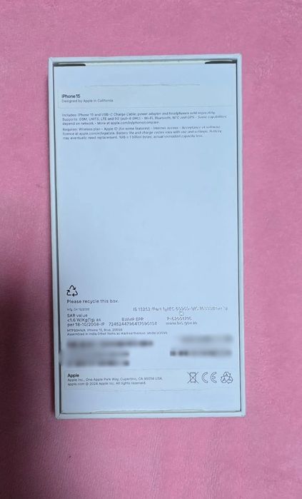 • Телефон iPhone 15