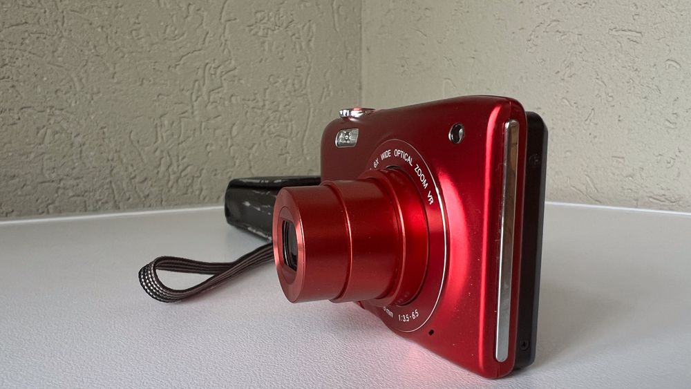 Nikon  Coolpix S3300