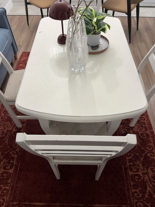 Продам кухонный стол и стулья