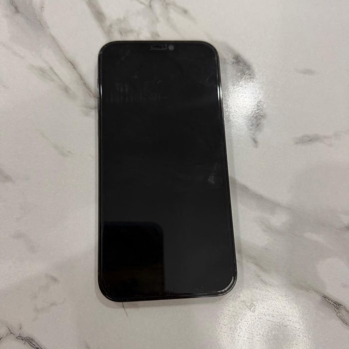 Продаётся iPhone 12 Pro в хорошем состоянии.