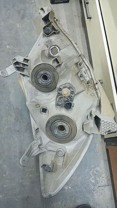 Фара левая тойота фортюнер 2006